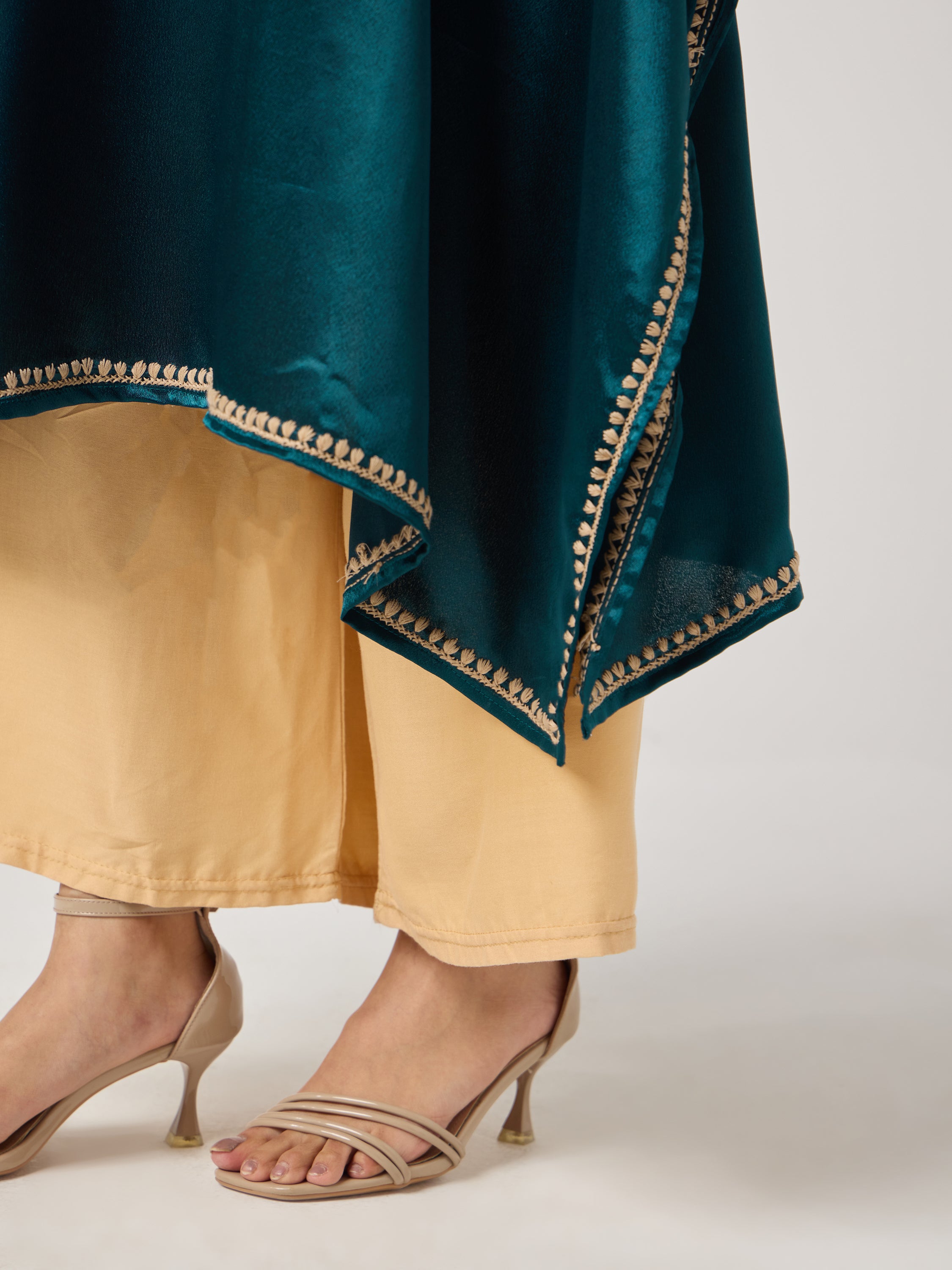 Chikankari Kaaftan- BOTTLE GREEN