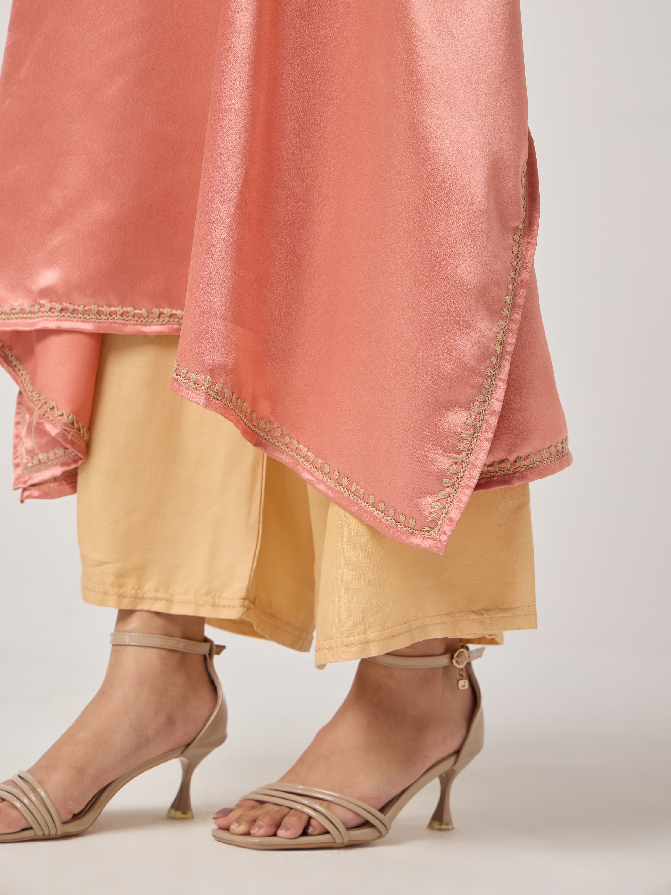 Chikankari Kaaftan- PEACH